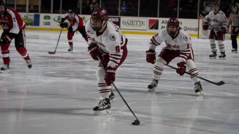 UMass hockey drops to in-state rival UMass-Lowell Friday night