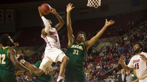 UMass men’s basketball looks to use strong second half in loss to George Mason to gain confidence moving forward