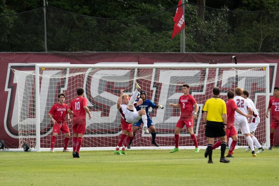 UMass men’s soccer drops sixth match in a row with 1-0 loss at Davidson