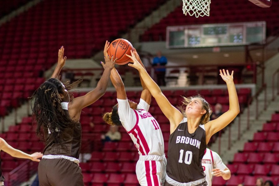 Slow start, struggles after halftime prove costly as Minutewomen fall to St. John’s