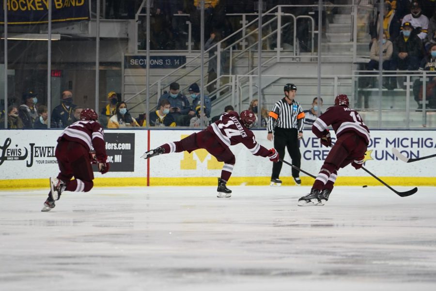 UMass completes series sweep of Northeastern with 6-0 win on Saturday