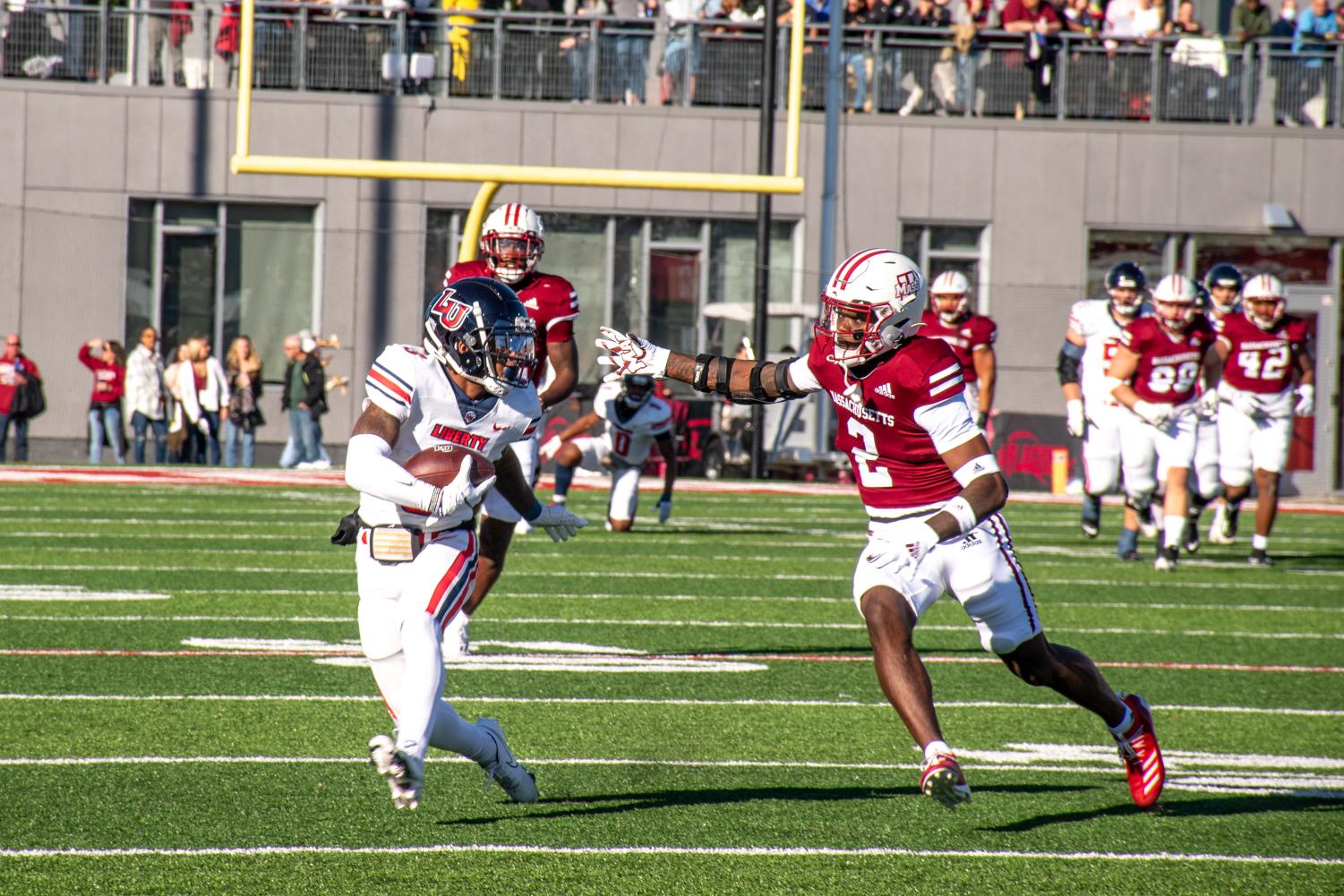 UMass Falls 42-24 Against Liberty – Massachusetts Daily Collegian