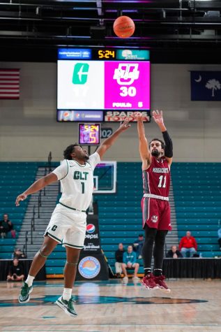 Hot shooting start leads UMass to championship win over Charlotte