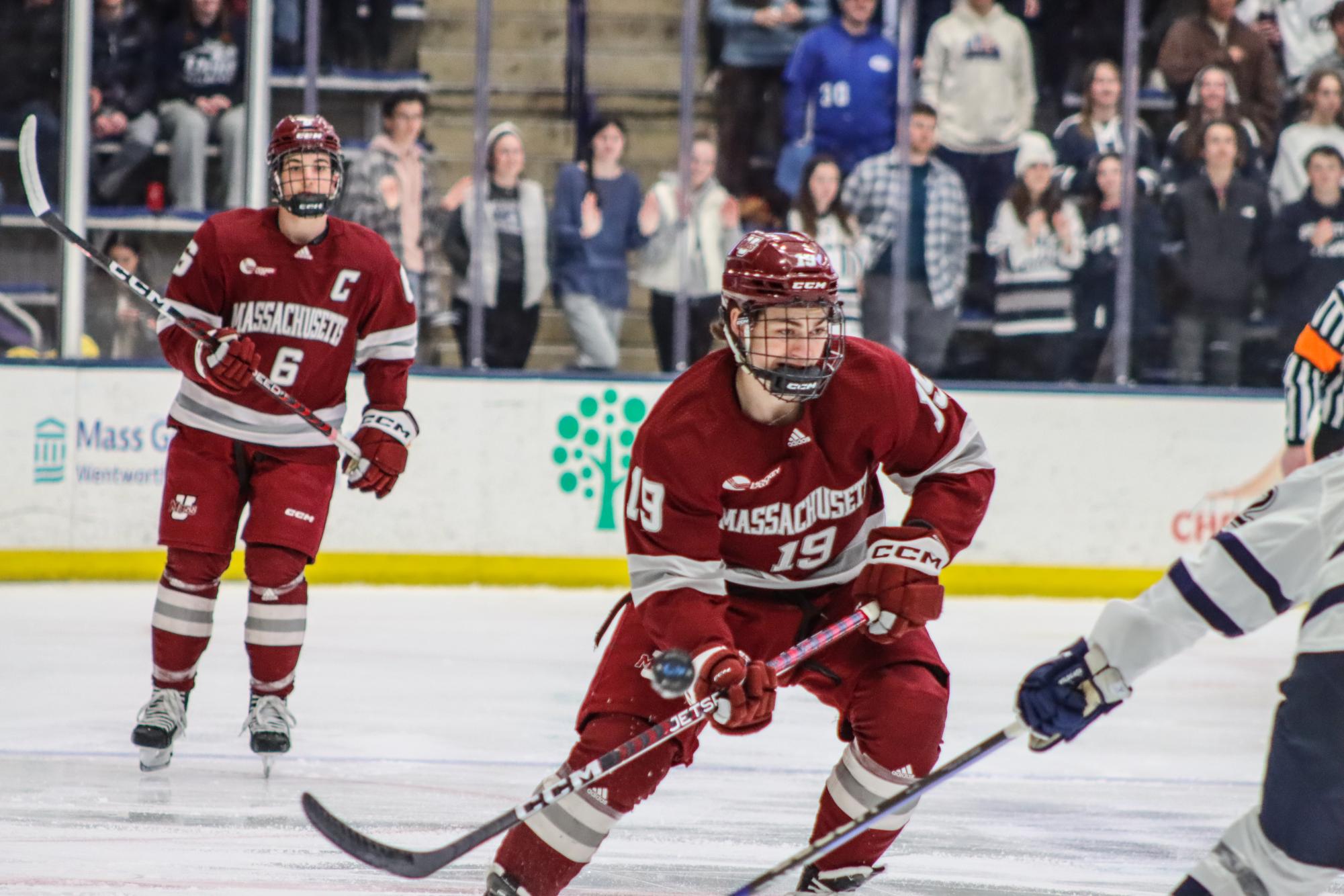 UMass hockey suffers a 3-2 overtime loss to UNH away – Massachusetts ...